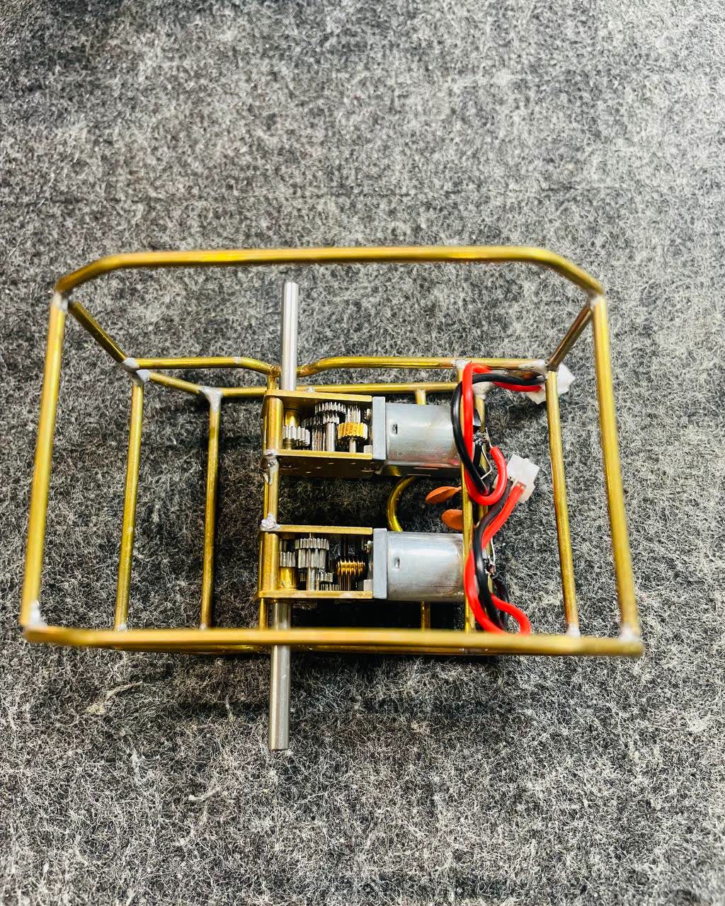 Lắp động cơ, hộp giảm tốc và đi dây sơ bộ