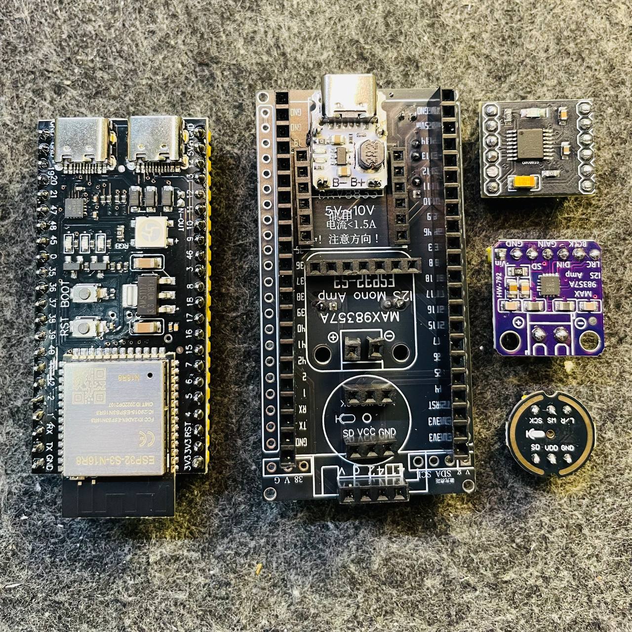 ESP32-S3, bo mạch mở rộng và các mô-đun âm thanh chuẩn bị gắn cho VuiTV Robot V2
