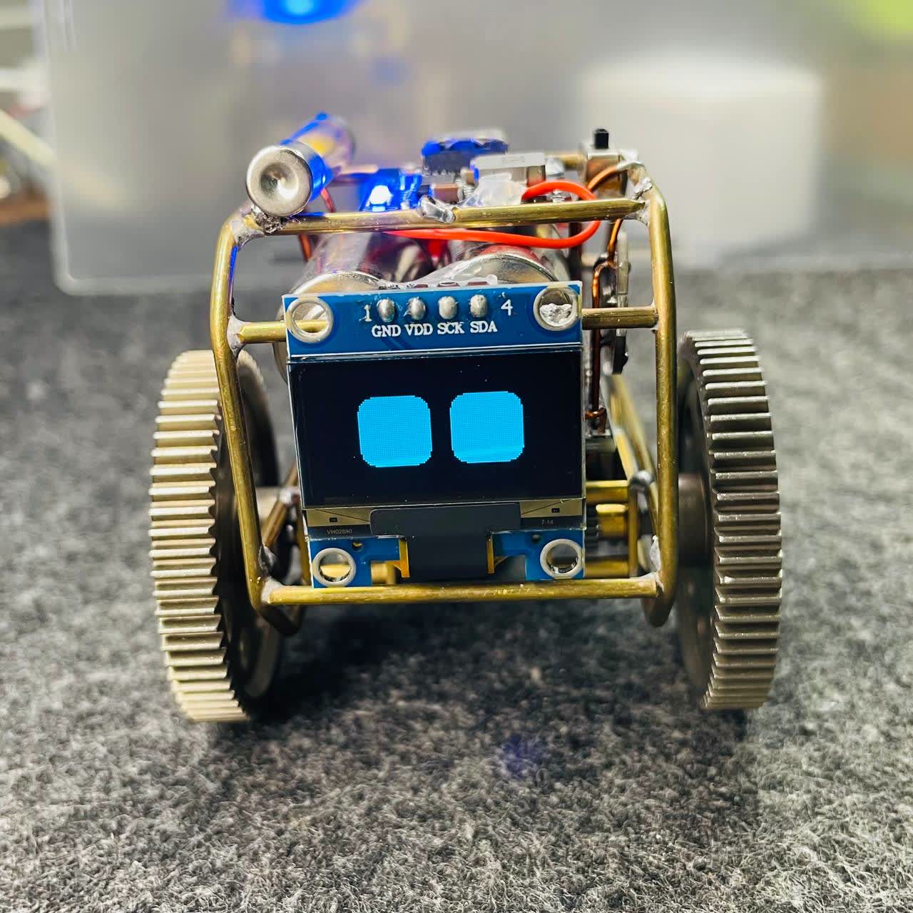 VuiTV Robot DIY biết nghe tiếng Việt với mắt OLED và khung kim loại